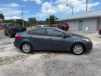2016 Kia Forte LX Sedan - miniatura 3