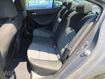 2016 Kia Forte LX Sedan – miniatura 10