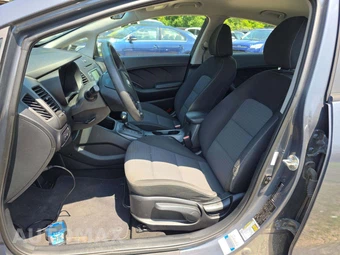 2016 Kia Forte LX Sedan – miniatura 3