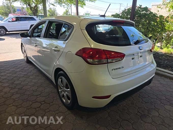 2016 Kia Forte5 LX Hatchback – miniatura 2