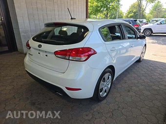 2016 Kia Forte5 LX Hatchback – miniatura 3