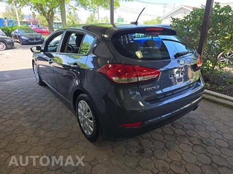 2016 Kia Forte5 LX Hatchback – miniatura 2