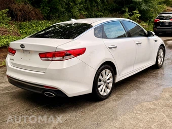 2016 Kia Optima LX – miniatura 4