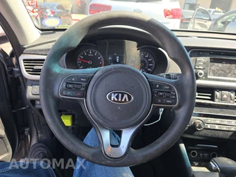 2016 Kia Optima LX – miniatura 10