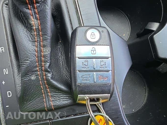 2016 Kia Sedona LX 120.5" WB – miniatura 8