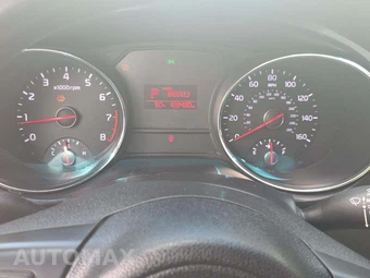 2016 Kia Sedona LX 120.5" WB – miniatura 9