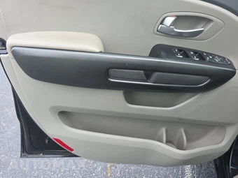 2016 Kia Sedona LX 120.5" WB - miniatura 9