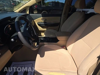 2016 Kia Sedona LX 120.5" WB – miniatura 7