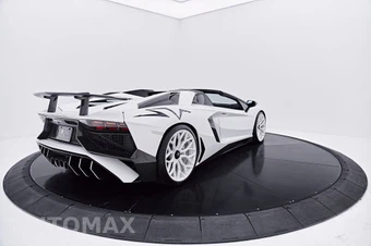 2016 Lamborghini Aventador – miniatura 32