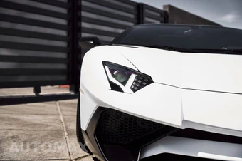2016 Lamborghini Aventador – miniatura 9