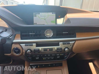 2016 Lexus ES 300h – miniatura 10