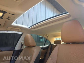 2016 Lexus ES 300h – miniatura 11
