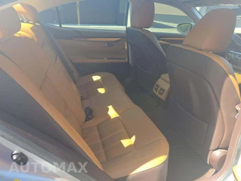 2016 Lexus ES 300h – miniatura 16