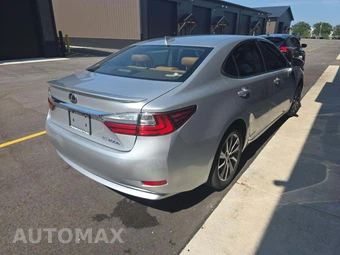 2016 Lexus ES 300h – miniatura 3