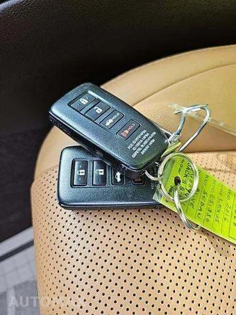 2016 Lexus ES 350 – miniatura 9