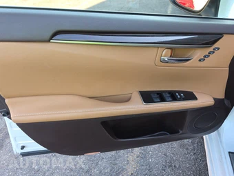 2016 Lexus ES 350 – miniatura 9