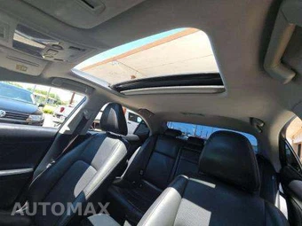 2016 Lexus IS 200t – miniatura 11