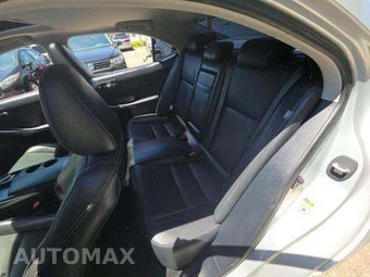 2016 Lexus IS 200t – miniatura 13