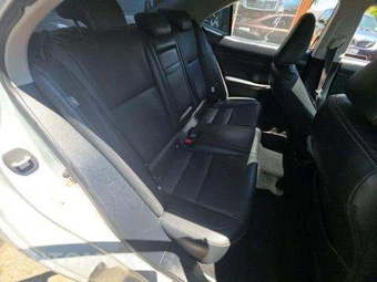 2016 Lexus IS 200t – miniatura 16