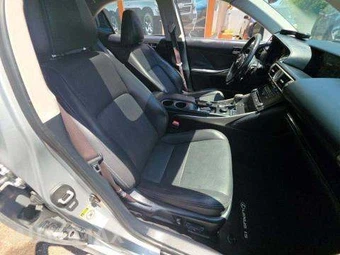 2016 Lexus IS 200t – miniatura 18