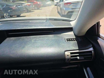 2016 Lexus IS 200t – miniatura 19