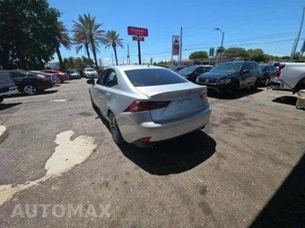 2016 Lexus IS 200t – miniatura 2