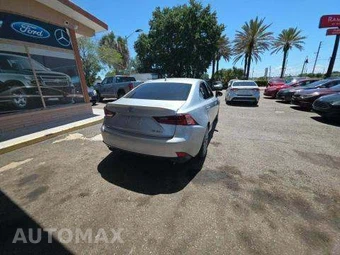 2016 Lexus IS 200t – miniatura 3