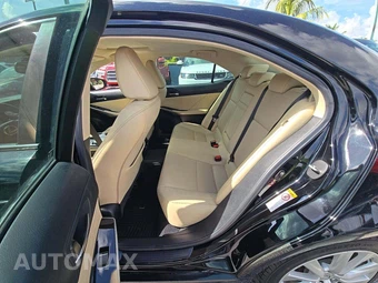 2016 Lexus IS 200t – miniatura 10