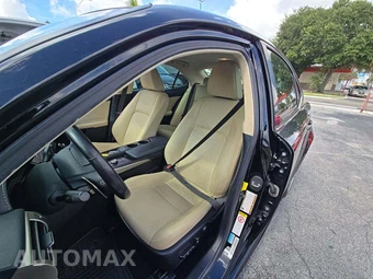 2016 Lexus IS 200t – miniatura 3