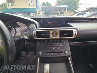 2016 Lexus IS 200t – miniatura 7