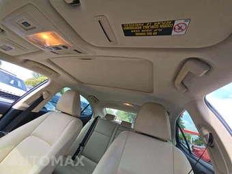 2016 Lexus IS 200t – miniatura 8