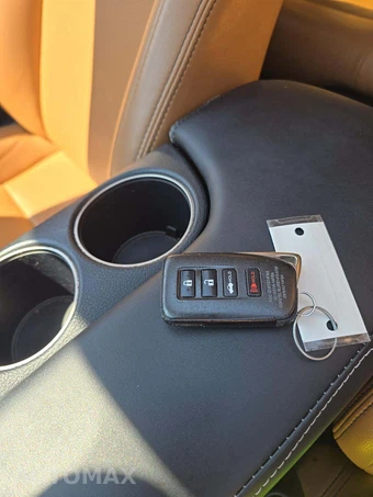 2016 Lexus IS 200t – miniatura 8