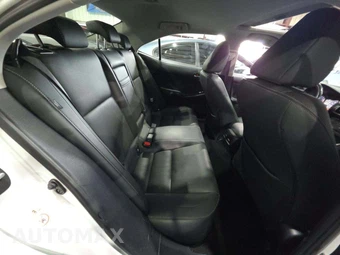 2016 Lexus IS 200t – miniatura 16