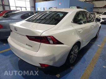 2016 Lexus IS 200t – miniatura 3