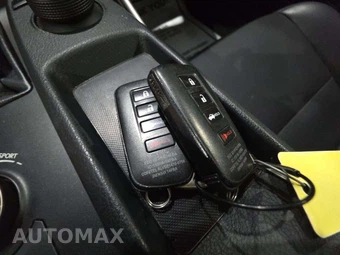 2016 Lexus IS 200t – miniatura 8