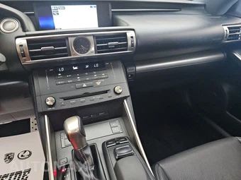 2016 Lexus IS 200t – miniatura 11