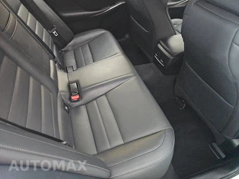 2016 Lexus IS 200t – miniatura 14