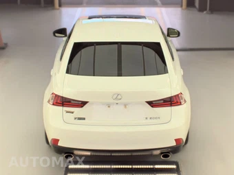 2016 Lexus IS 200t – miniatura 5