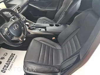 2016 Lexus IS 200t – miniatura 7