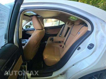 2016 Lexus IS 200t – miniatura 13