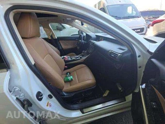 2016 Lexus IS 200t – miniatura 18