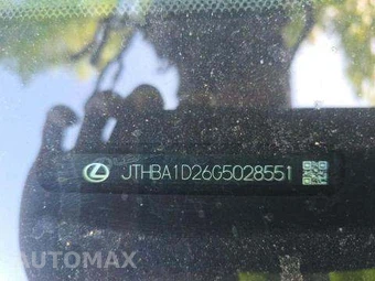 2016 Lexus IS 200t – miniatura 5