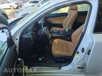 2016 Lexus IS 200t – miniatura 6