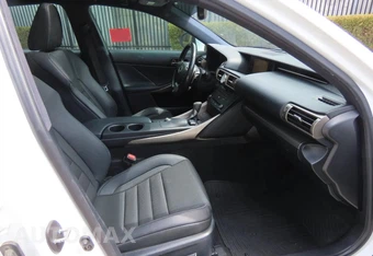 2016 Lexus IS 200t - miniatura 5