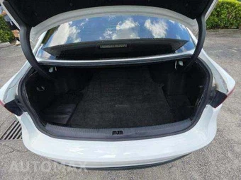 2016 Lexus IS 200t – miniatura 14