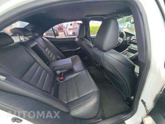 2016 Lexus IS 200t – miniatura 16