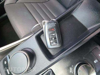 2016 Lexus IS 200t – miniatura 8