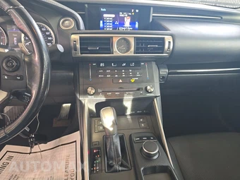 2016 Lexus IS 300 – miniatura 11