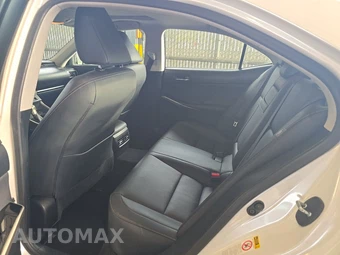 2016 Lexus IS 300 – miniatura 13