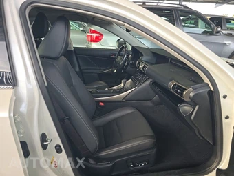 2016 Lexus IS 300 – miniatura 8